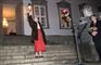 Se billederne: Bevæget Margrethe mødt af fakkeltog