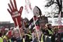 Se billederne: Kæmpe demo'er i hele Danmark - danskere krammede de offentligt ansatte