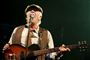 Nu udkommer Kim Larsen-bog: Se hans liv i billeder