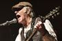 Nu udkommer Kim Larsen-bog: Se hans liv i billeder