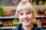 21-årige Regitse rørt til tårer i Netto: "Hun er uundværlig"
