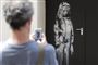 I sommeren 2018 opførte den britiske gadekunstner Banksy en række nye kunstværker i den franske hovedstads gader. Et af dem var indtil denne weekend at finde på en branddør til spillestedet Bataclan.