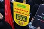 Demonstration i Teheran i november foran USA's tidligere ambassade i den iranske hovedstad. USA's sanktioner har ramt millioner af iranere hårdt. Urimelig hårdt mener EU, der vil redde atomaftalen med Iran.
