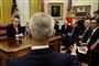 USA's præsident, Donald Trump (til venstre), har onsdag og torsdag mødtes med en delegation fra Kina, ledet af premierminister, Liu He (med ryggen til).