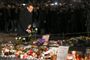 Efter angrebet på et julemarked i Strasbourg i december blev der lagt blomster og lys til minde om de fem ofre. Her ses den franske præsident, Emmanuel Macron, der ligeledes lagde en rose ved julemarkedet.