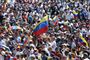 Titusinder af oppositionstilhængere var lørdag på gaden i Venezuelas hovedstad, Caracas, for at vise deres opbakning til Juan Guaidó. Samtidig var andre titusinder strømmet ud for at vise støtte til præsident Nicols Maduro.