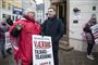 Billedserie: 100 oprørte slagteriarbejdere raser over pension