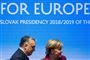 Ungarns premierminister, Viktor Orbán (til venstre), og Tysklands forbundskansler, Angela Merkel (til højre), under torsdagens møde i Bratislava.