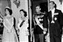 I dette arkivfoto fra 2. marts 1961 er dronning Elizabeth II og hendes mand, prins Philip, på besøg i Iran hos shah Reza Pahlavi og hans kone, Farah Pahlavi. Da revolutionen mod shahen kom i 1979 kom det fuldstændigt bag på de fleste iagttagere.