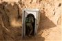 Foto fra den 18. januar af israelske officer ved tunnel fra Gazastriben på den israelske side af grænsen. Israelerne har bombet en række tunneler. De hævder, at Hamas benytter dem til våbensmugling.