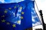 EU-flag bundet til lygtepæl uden for det britiske parlament, hvor premierminister Theresa May tirsdag eftermiddag vil fremsætte erklæring om brexitprocessen. May vil ifølge BBC fastslå. at hun tror på en ny aftale, der kan få støtte i parlamentet.