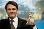 Rasmus Videbæk, der er filmfotograf, fik lørdag en Sølvbjørn ved den prestigefyldte filmfestival Berlinalen. Han har dog modtaget