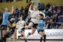 Team Esbjergs Vilde Mortensen Ingstad hopper højt, da holdet var på besøg hos Aarhus United fredag aften i kvindernes håndboldliga.