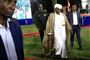 Sudans præsident, Omar al-Bashir, fyrede fredag regeringen og lokale guvernører. Ny premierminister bliver en af hans tidligere favoritter: Mohamed Tahir Ayala.