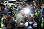 Der var et stort presse- og politiopbud omkring George Pell, da han tirsdag ankom til retten i Melbourne.
