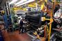 Bilproduktion på Mercedes-fabrik i Rastatt. Den tyske bilgigant Daimler, der producerer Mercedes-Benz, har indgået "et langsigtet strategisk samarbejde" om udvikling af automatiseret kørsel og systemer til kørselsassistance.