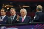 3. februar kunne Robert Kraft (nr. to fra højre) juble over Super Bowl-sejren til hans hold, New England Patriots. Nu skal han møde i retten, hvor han er sigtet for at købe sig til sex.