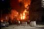 Kraftig selvmordsbombe dræbte mindst 29 og sårede 80 andre i Somalias hovedstad. Bomben, der forårsagede en voldsom brand, var angiveligt rettet mod et hotel i Mogsadishu, men en politimand siger, at angrebet var rettet mod en chefdommer.
