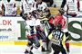 Frederikshavn White Hawks (i hvidt) valgte at møde Esbjerg Energy i Metal Ligaens kvartfinaler. (Arkivfoto)