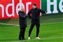 Tottenham-manager, Mauricio Pochettino, her i samtale med bestyrelsesformand Daniel Levy, er irriteret over, at Tottenham har haft mindre forberedelsestid end Dortmund forud for de to klubbers returmøde i Champions League.