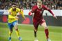 Jimmy Durmaz, her i kamp mod Danmarks Nicolai Jørgensen, har fået retten i Sveriges ord for, at det ikke er tilladt at true folk på de sociale medier.