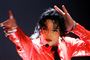 Mørke skyer trækker igen ind over popikonet Michael Jacksons eftermæle. I en ny dokumentar står to mænd frem og anklager Jackson for at have misbrugt dem seksuelt, da de var børn. (Arkivfoto)