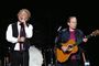 Simon og Garfunkel under deres koncert i Parken fredag d. 23. juli 2004. Paul Simon har doneret 25.000 dollar til Natur
