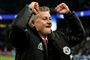 Manchester Uniteds manager, Ole Gunnar Solskjær, fejrer 3-1-sejren i Paris mod Paris Saint-Germain.