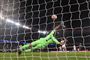 21-årige Marcus Rashford blev Manchester Uniteds helt store helt, da holdet onsdag aften slog Paris Saint-Germain ud af Champions League. Fire United-fans ville fejre sejren, men det endte galt, da en taxachauffør trak en kniv.