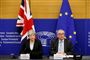 Theresa May og Jean-Claude Juncker afholdt sent mandag aften et fælles pressemøde i Strasbourg.