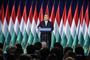 Ungarns højrenationale premierminister, Viktor Orbán, har besluttet at hylde en forfatter, der er berygtet for antisemitiske ytringer, med en statslig ærespris. Det sker på et tidspunkt, hvor Orbáns regeringsparti, Fidesz, i forvejen på vippen til at blive udelukket fra den konservativt-borgerlige gruppe EPP i Europa-Parlamentet.