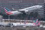 Et Boeing 737-fly fra American Airlines letter her fra en lufthavn i Virginia. USA har besluttet at holde alle fly af typen Boeing 737 MAX 8 og MAX 9 på jorden efter en ulykke i Etiopien søndag.
