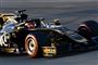 Den danske racerkører Kevin Magnussen sætter sig søndag bag rettet i sin Haas-racer for at køre sæsonens første Formel 1-grandprix i Melbourne i Australien.