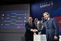 Juventus-vicepræsident Pavel Nedved (til højre) mødtes med Ajax-fodbolddirektør Marc Overmars, da de to hold trak hinanden i Champions League.