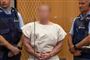 Brenton Tarrant mistænkes for at have dræbt 49 mennesker i angreb i moskéer i Christchurch, New Zealand. Han blev lørdag stillet for en dommer og fængslet.