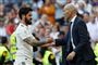 Isco (tv.) var tilbage i Real Madrids startopstilling mod Celta Vigo under Zinedine Zidanes ledelse og fejrede det med en scoring.