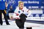 Danmarks skipper, Madeleine Dupont, i kampen mellem USA og Danmark ved VM i curling i Silkeborg, lørdag 16. marts 2019.