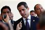 Juan Guaidó og resten af oppositionen i Venezuela vil sikre medlemmer af militæret, der vender Maduro ryggen, at de kan beholde deres stillinger og samme rang, når en ny regering træder til.