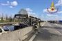 Vrag af skolebus, som chauffør brugte til bortførelser af skolebørn i øjensynlig protest mod migranters død på Middelhavet.