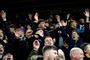 Manchester United-fans - her til en kamp i Wolverhampton - skal betale en høj pris for at se deres helte på udebane mod Barcelona.