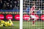 Pierre-Emile Højbjerg scorede til 2-2 i det andet minut af tillægstiden, da han udnyttede et oplæg fra Simon Kjær.