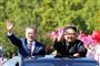 Den sydkoreanske præsident, Moon Jae-in (til venstre), og den nordkoreanske leder, Kim Jong-un (til højre), side om side under en parade i Pyongyang i Nordkorea tilbage i september sidste år.