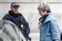 Den britiske premierminister, Theresa May, uden for Downing Street i London fredag. May skriver i et brev til medlemmerne af det britiske parlament, at hun måske ikke vil lægge sin brexitaftale frem til endnu en afstemning i parlamentet, hvis der ikke er støtte til den.