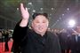 Nordkoreas Kim Jong-un ved sin hjemkomst fra et topmøde med præsident Trump. Den amerikanske præsident siger fredag, at han ophæver nyligt iværksatte sanktioner mod Nordkorea.