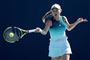 Efter sejren over Monica Niculescu slipper Caroline Wozniacki for at møde verdensetteren, Naomi Osaka, som lørdag tabte.