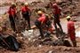 Redningsarbejdere arbejdede i døgndrift for at finde overlevende efter et dæmningskollaps i byen Brumadinho den 25. januar. Mindst 186 mennesker omkom i ulykken.