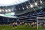 Den unge kantspiller J'Neil Bennett scorede det første mål på det nye Tottenham Hotspur Stadium, der har plads til 62.000 tilskuere.