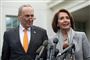 Justitsminister William Barr kan ikke neutralt vurdere konklusionerne i Rusland-undersøgelsen, mener Nancy Pelosi (til højre), formanden for Repræsentanternes Hus, og Chuck Schumer (til venstre), minoritetslederen i Senatet. (Arkivfoto)