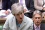 Den britiske premierminister, Theresa May, svarer på spørgsmål fra oppositionen mandag i Underhuset i London.