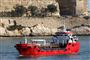 Det kaprede tyrkiske tankskib "El Hiblu 1" sejler ind i havnen i Valetta i Malta efter at være overmandet af maltesiske styrker. Om bord er 108 migranter.
